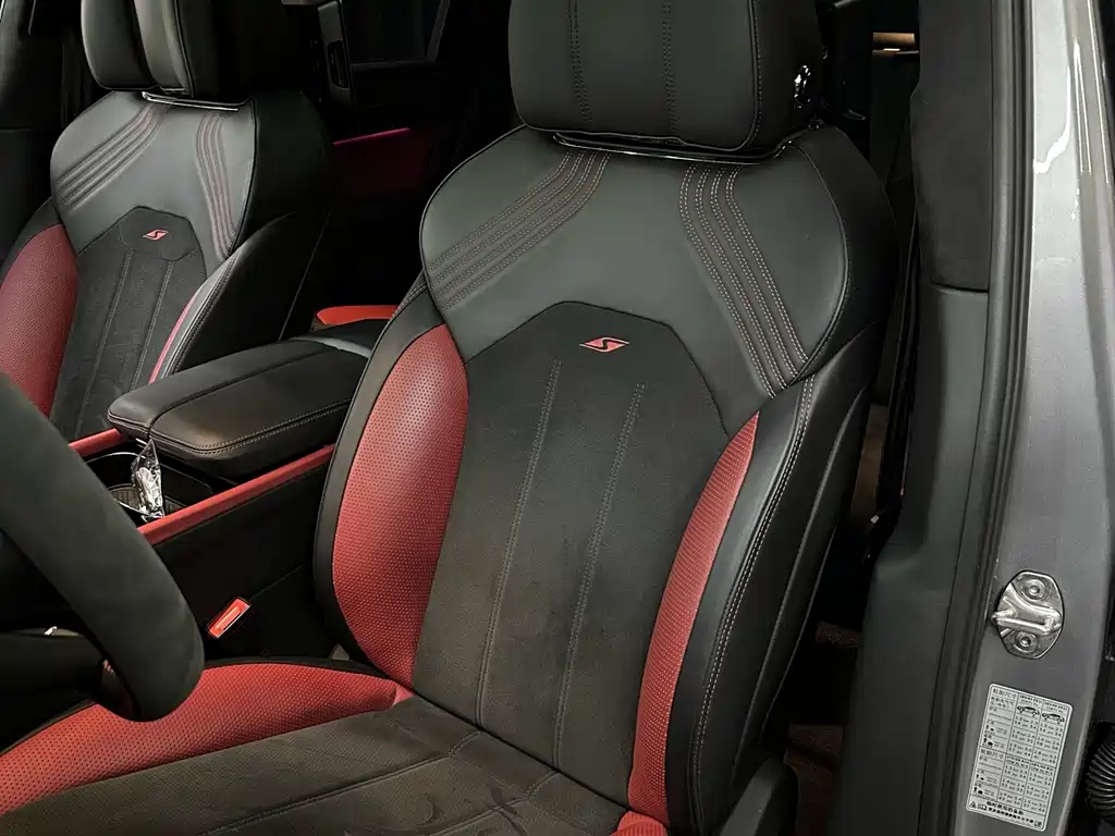 Bentley Bentayga — миниатюра 10