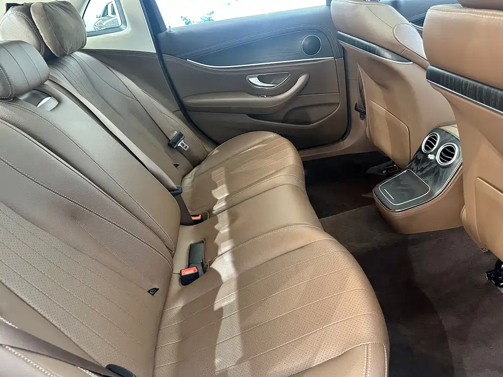 Mercedes-Benz E-Class — миниатюра 15