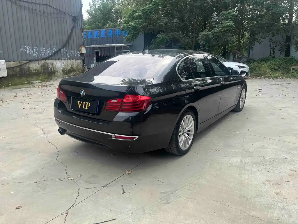 BMW 5 Series — миниатюра 10