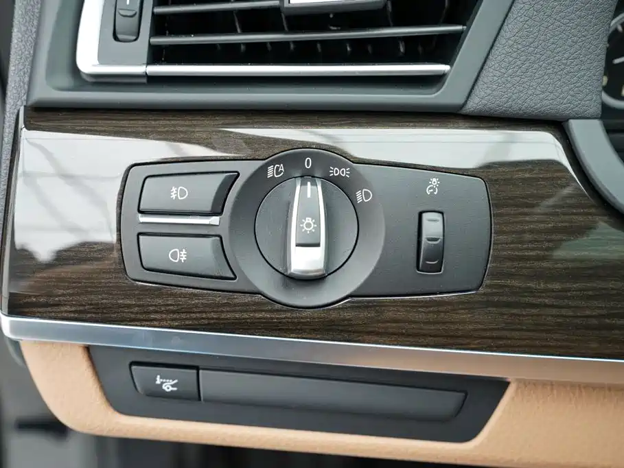 BMW 7 Series — миниатюра 10