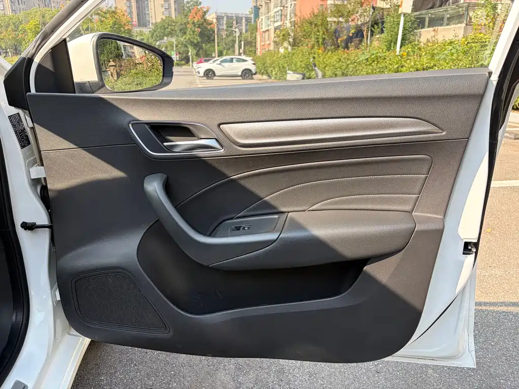Roewe i6 Classic — миниатюра 19