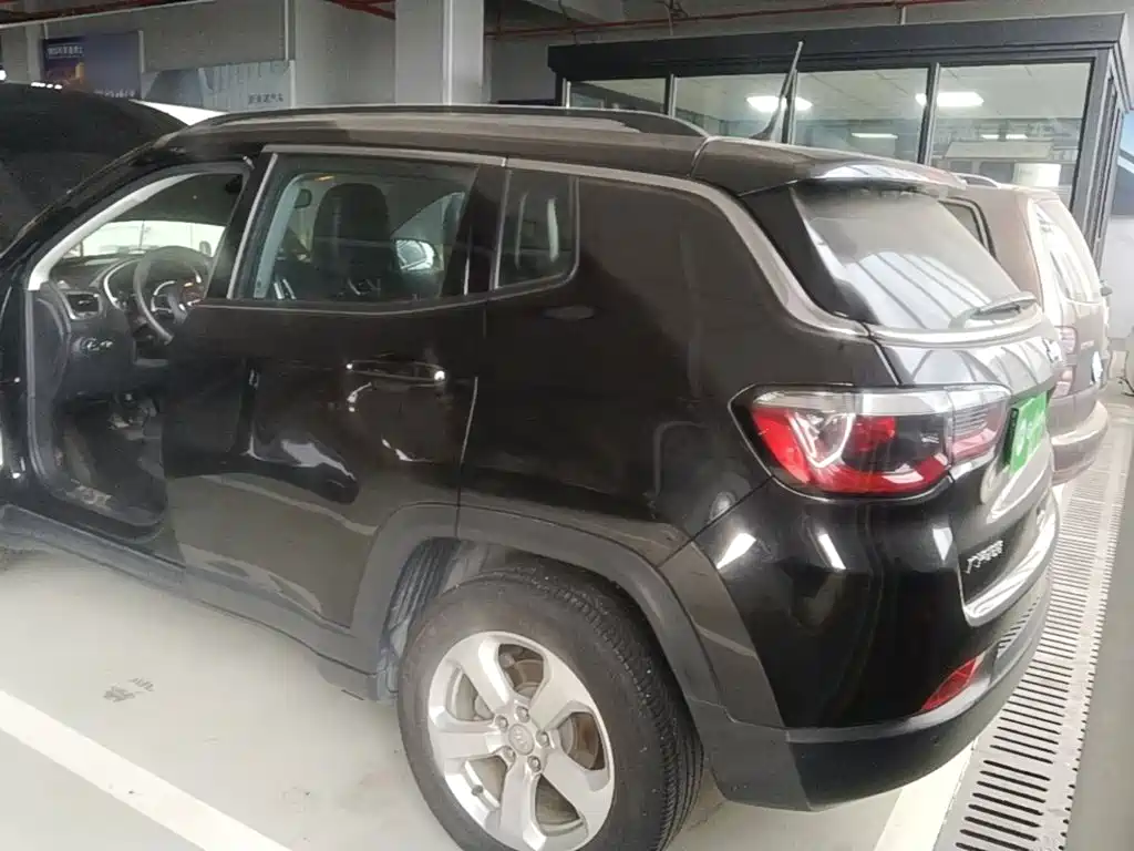 Jeep Compass — миниатюра 5