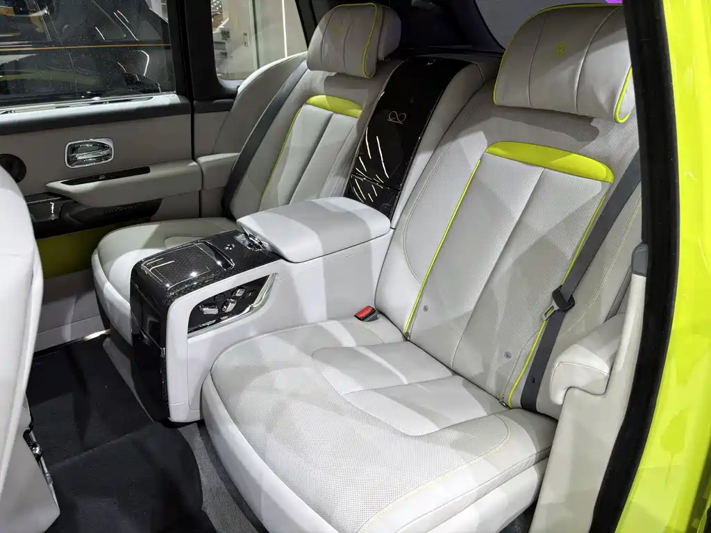 Rolls-Royce Cullinan — миниатюра 9