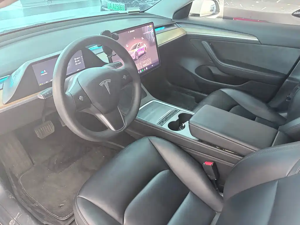 Tesla Model 3 — миниатюра 12