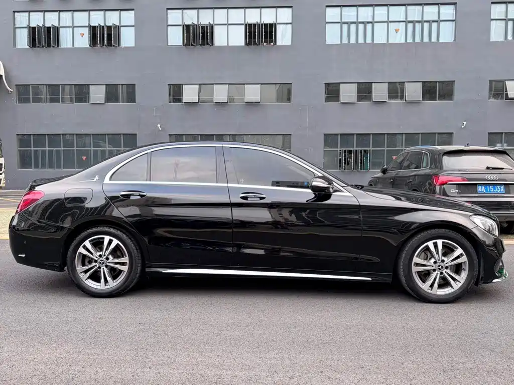 Mercedes-Benz C-Class — миниатюра 7