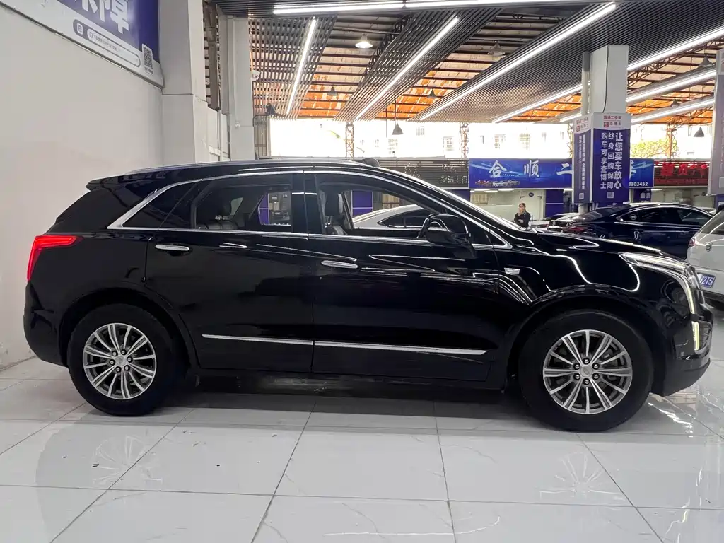 CADILLAC XT5