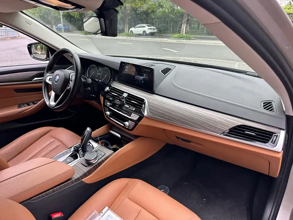 BMW 5 Series New Energy — миниатюра 14