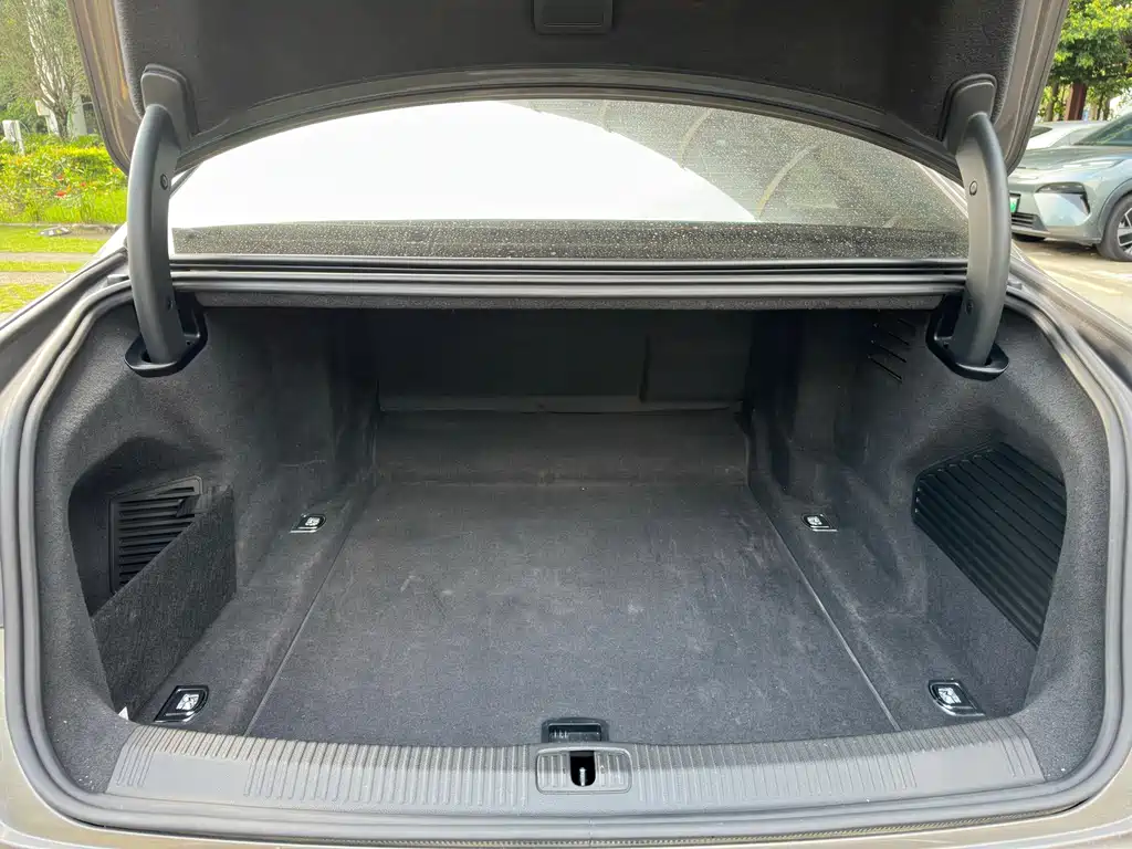 Audi A8 — миниатюра 13