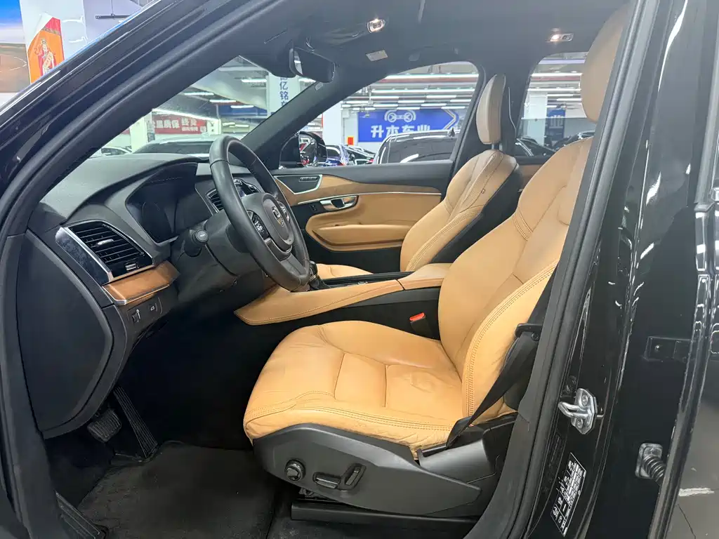 Volvo XC90 2018 T6 7 мест
