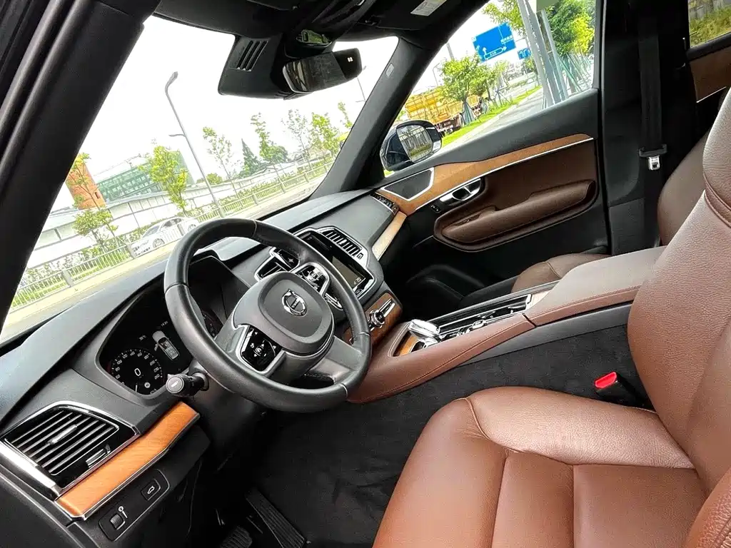 Volvo XC90 — миниатюра 7
