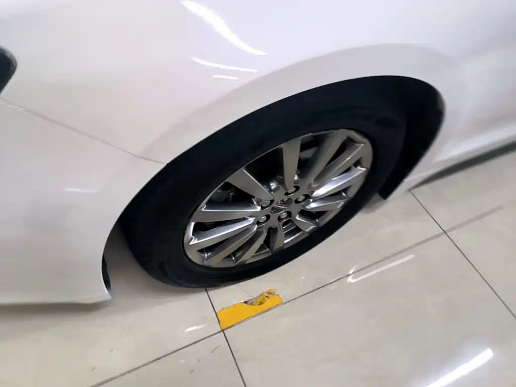 Lincoln MKZ — миниатюра 23