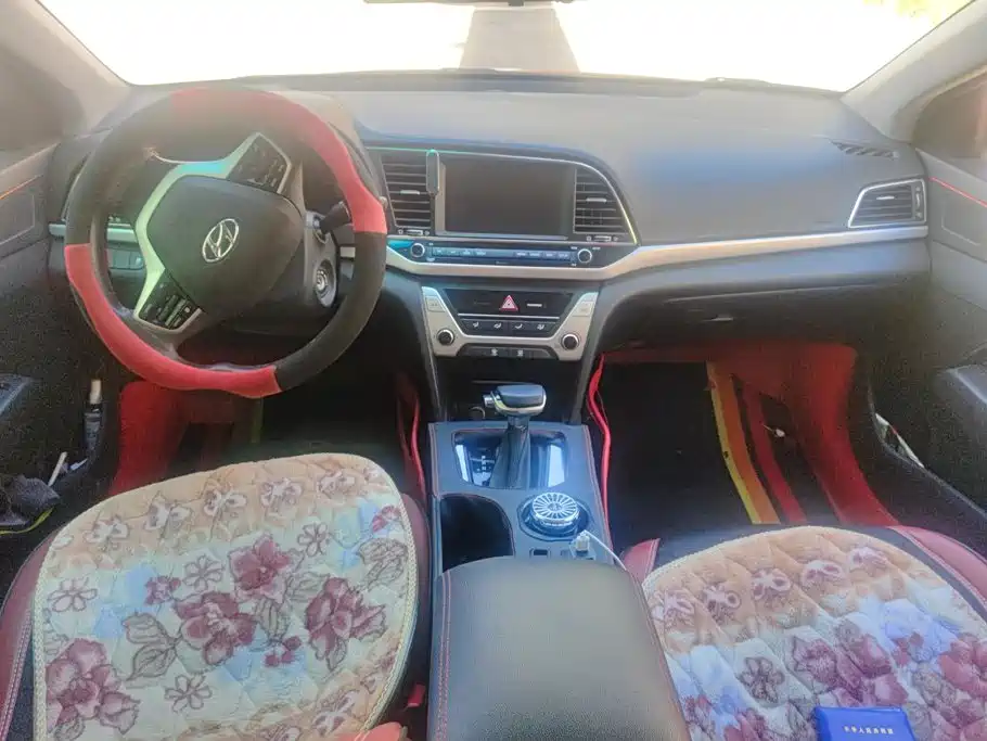 Hyundai Elantra — миниатюра 12