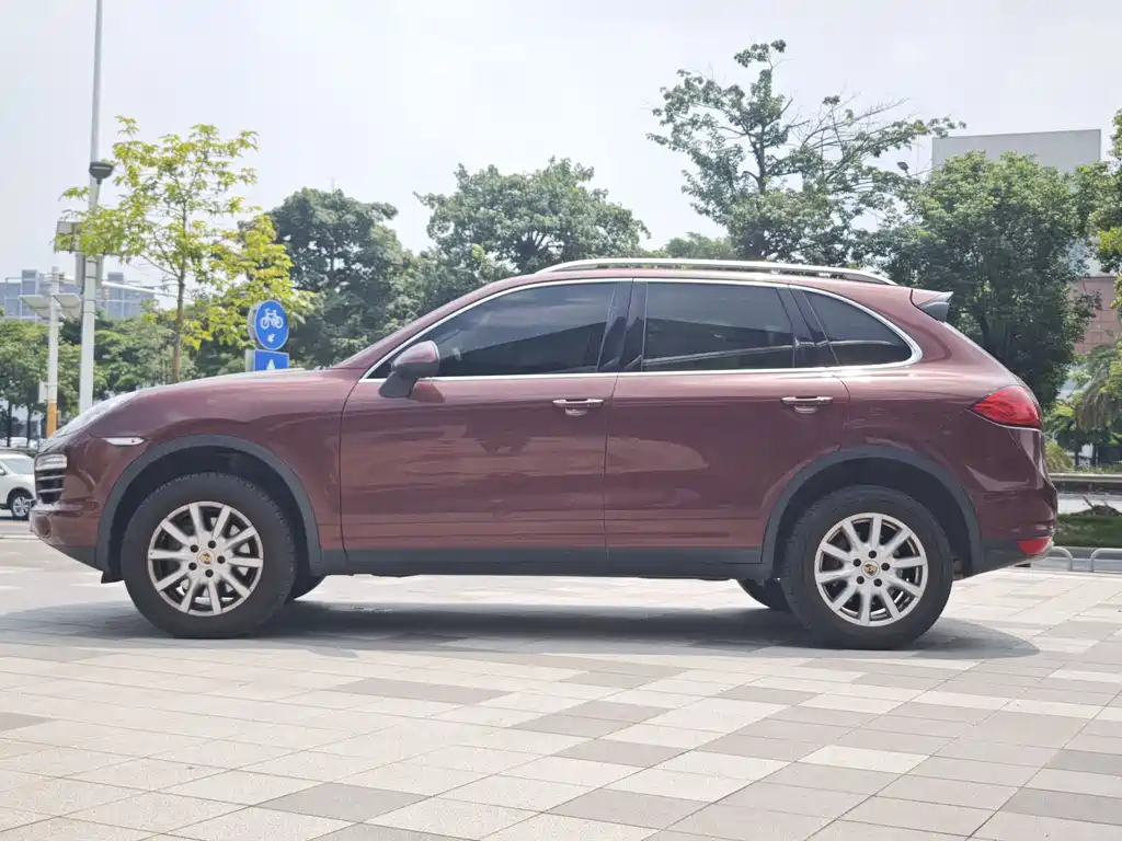Porsche Cayenne — миниатюра 9