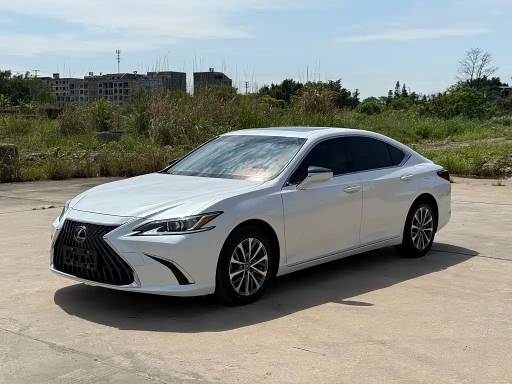 Lexus ES 2024