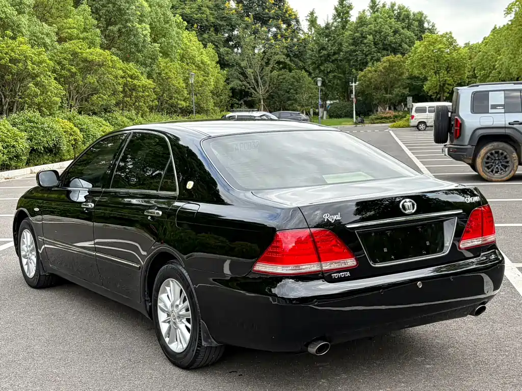Toyota Crown — миниатюра 17
