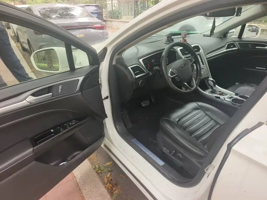 Ford Mondeo — миниатюра 12