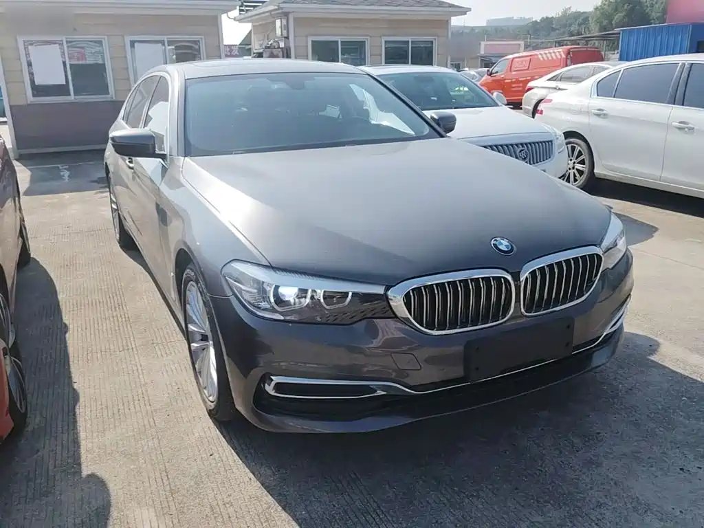 BMW 5 Series — миниатюра 4