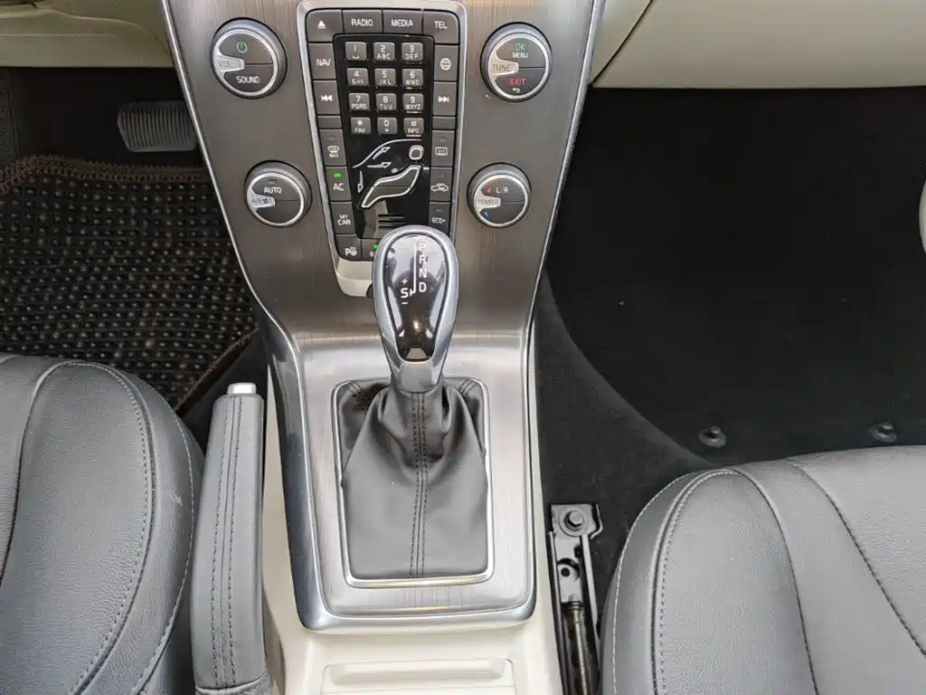 Volvo V40 — миниатюра 10