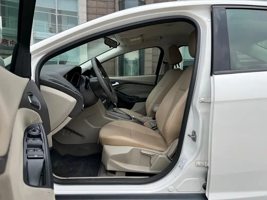 Ford Focus 2012 1.6L AT Comfort