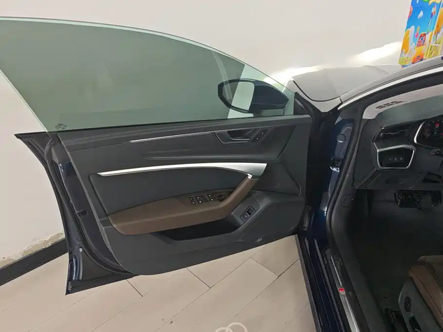 Audi A7L — миниатюра 7