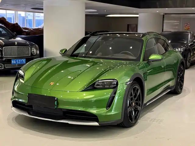 PORSCHE TAYCAN 2023