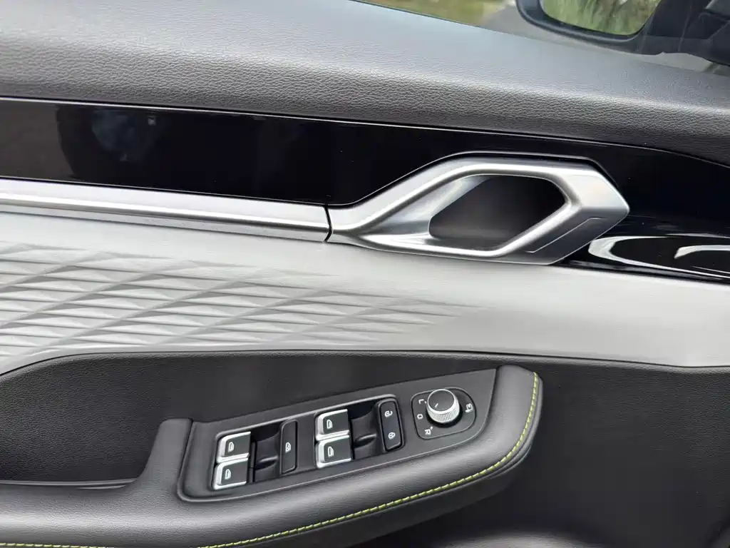Geely Binyue — миниатюра 14