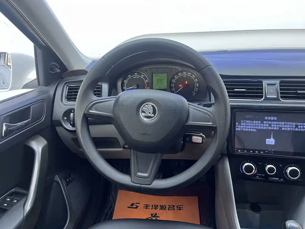 Skoda Rapid — миниатюра 8