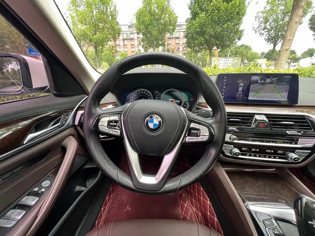 BMW 5 Series — миниатюра 12