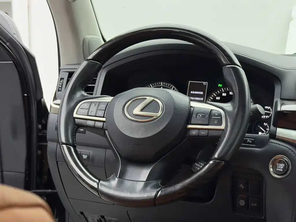 Lexus LX — миниатюра 14