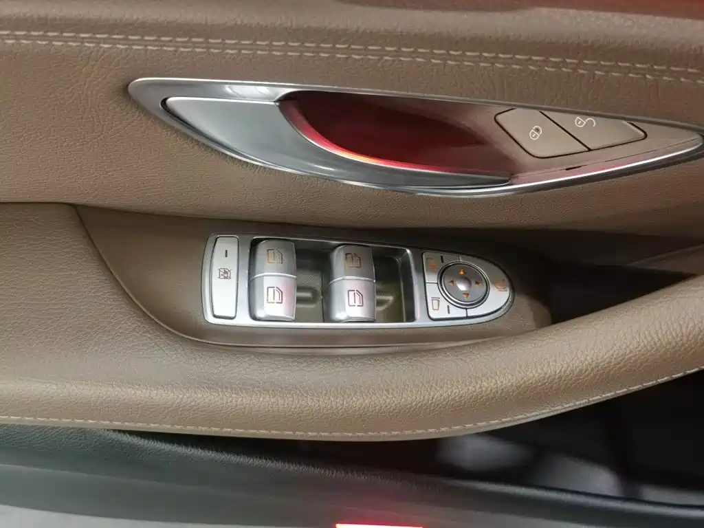 Mercedes-Benz E-Class — миниатюра 9