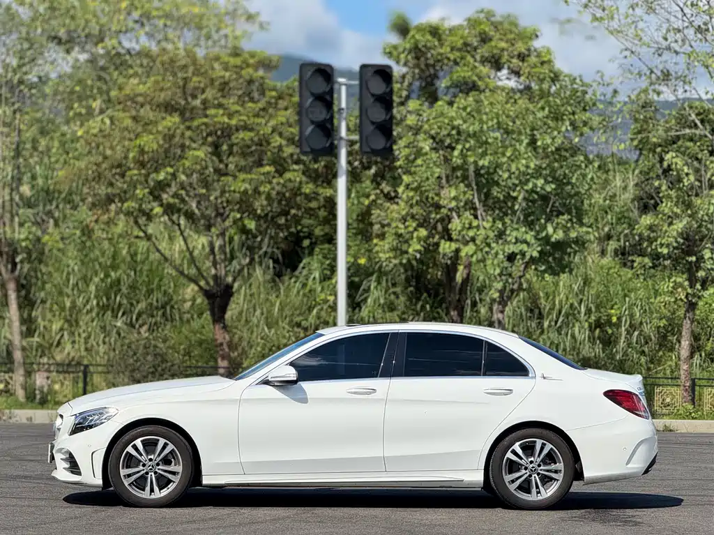 Mercedes-Benz C-Class — миниатюра 18