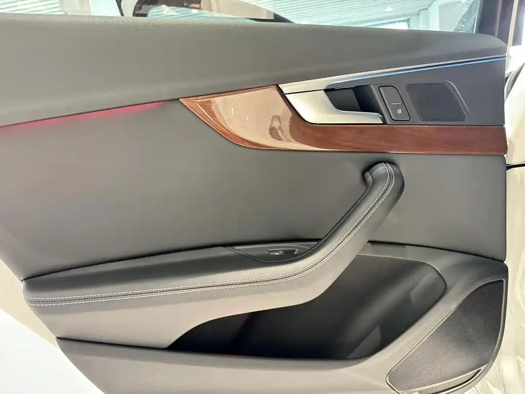 Audi A4L — миниатюра 11
