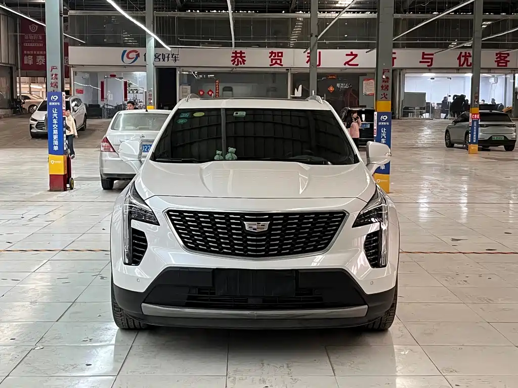 CADILLAC XT4
