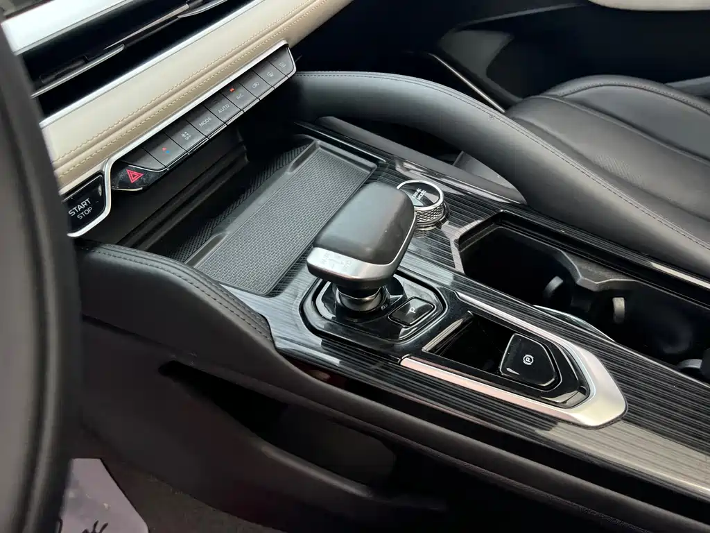 Geely Xingyue L — миниатюра 18