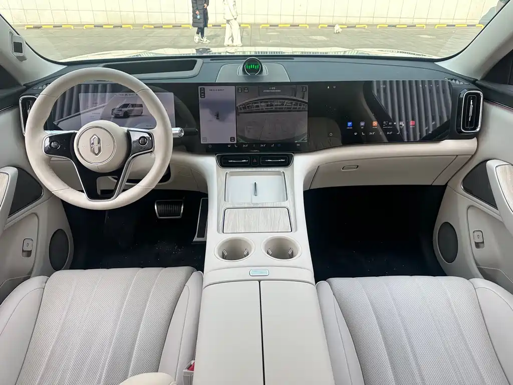 AITO ASK THE WORLD M8