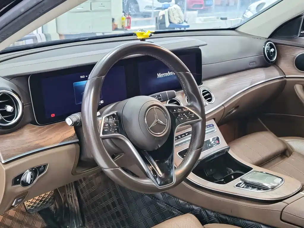 Mercedes-Benz E-Class — миниатюра 4