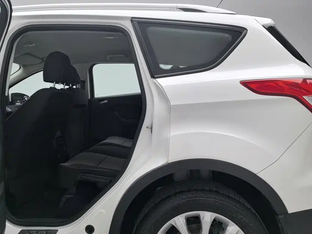 Ford Kuga — миниатюра 15