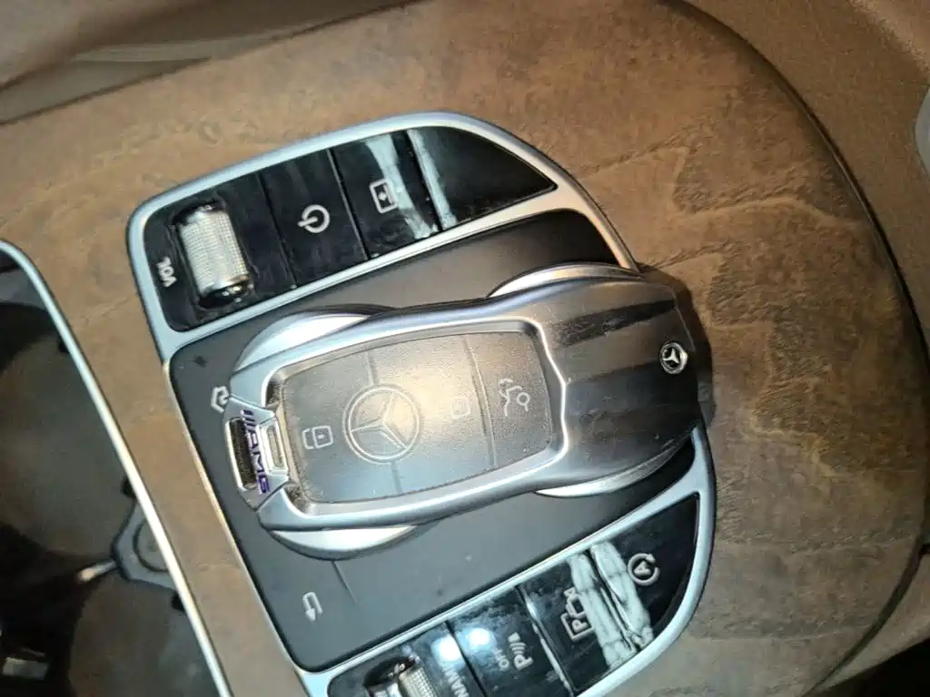 Mercedes-Benz E-Class — миниатюра 9