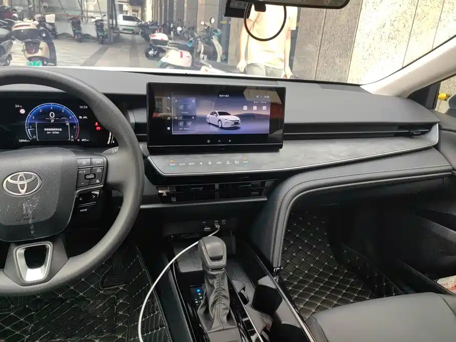 Toyota Camry — миниатюра 13
