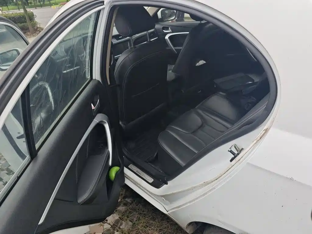 Geely Emgrand — миниатюра 18