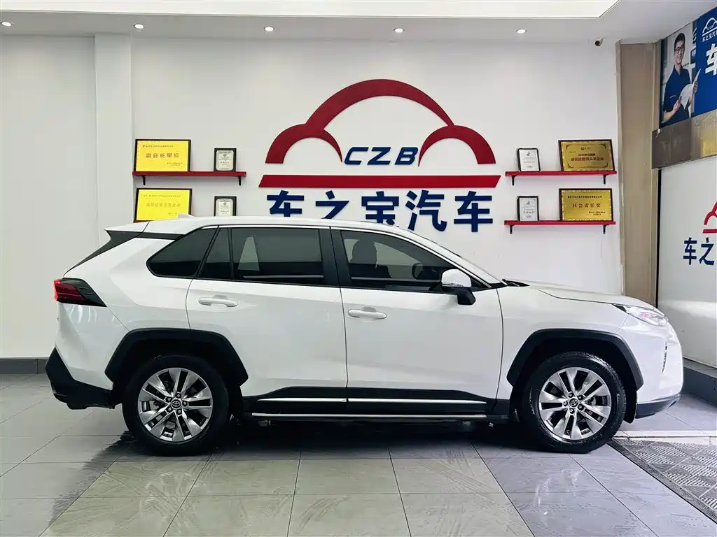 Toyota Wildlander 2021 2.0L CVT Luxury
