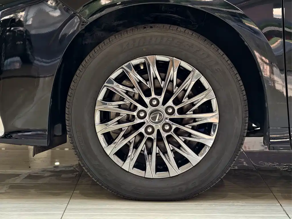 Lexus LM — миниатюра 26
