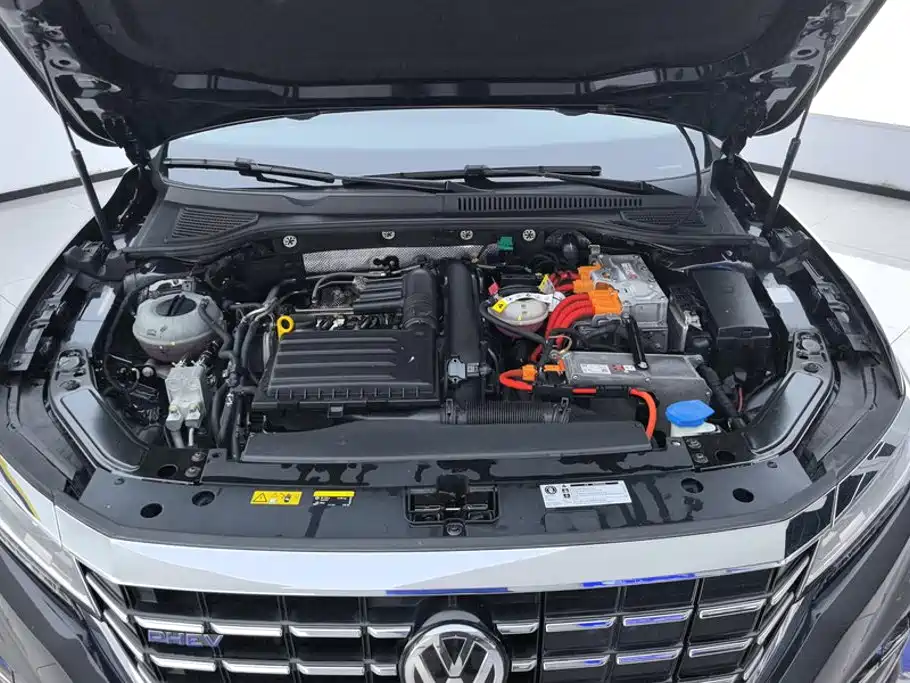 Volkswagen Passat PHEV — миниатюра 10