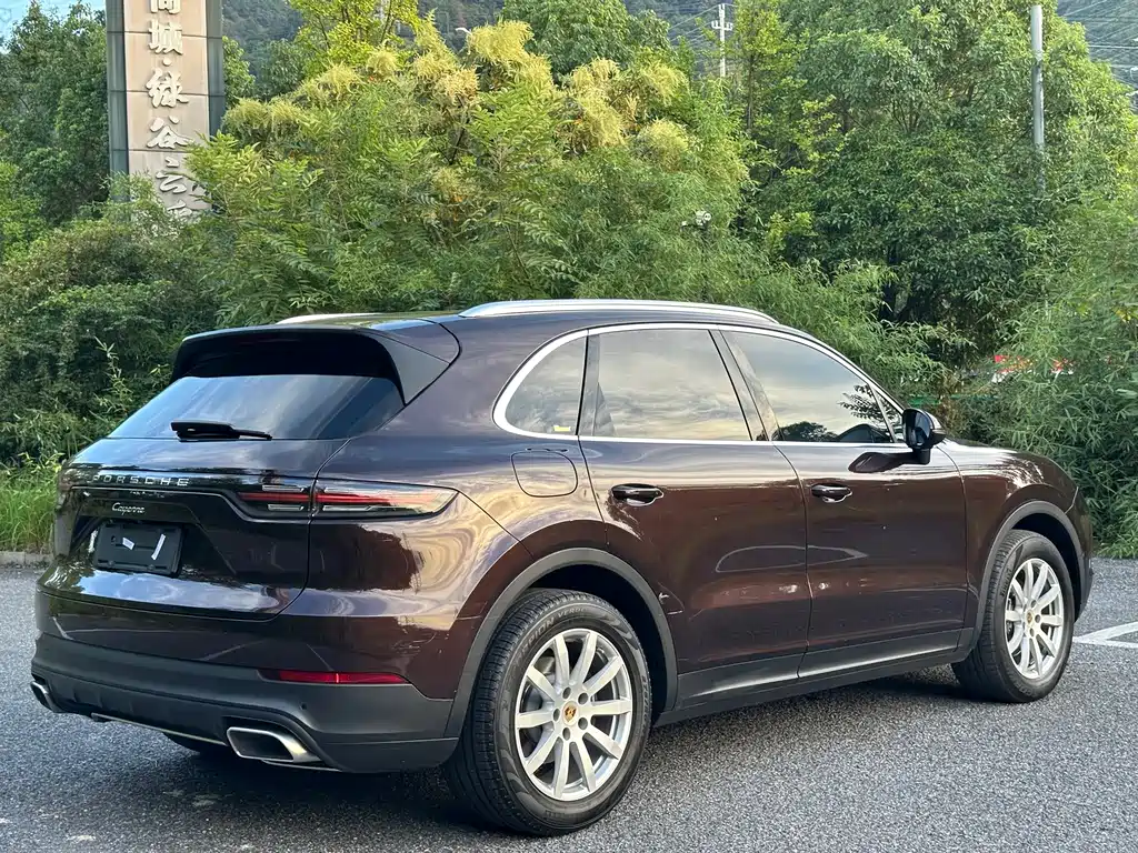 Porsche Cayenne — миниатюра 15