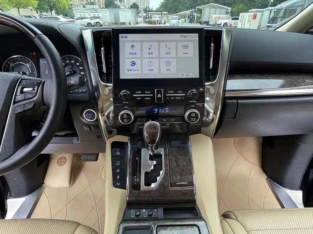 Toyota Alphard — миниатюра 10