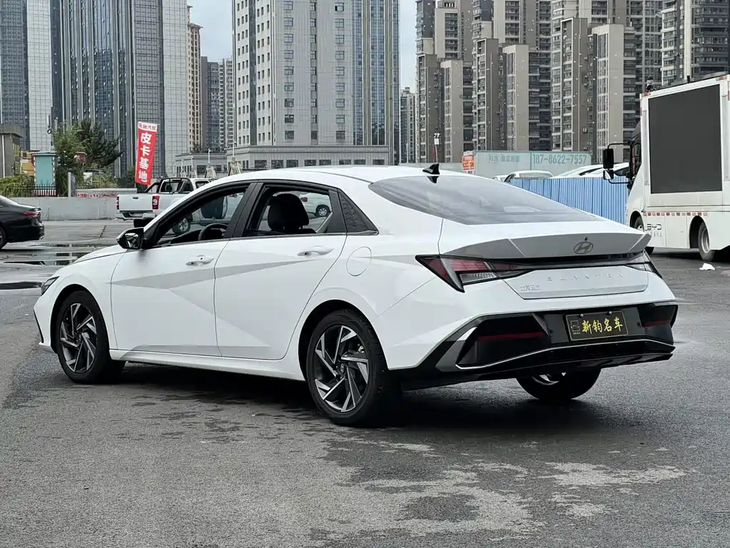 Hyundai Elantra — миниатюра 14