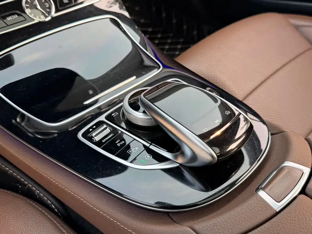 Mercedes-Benz E-Class — миниатюра 14