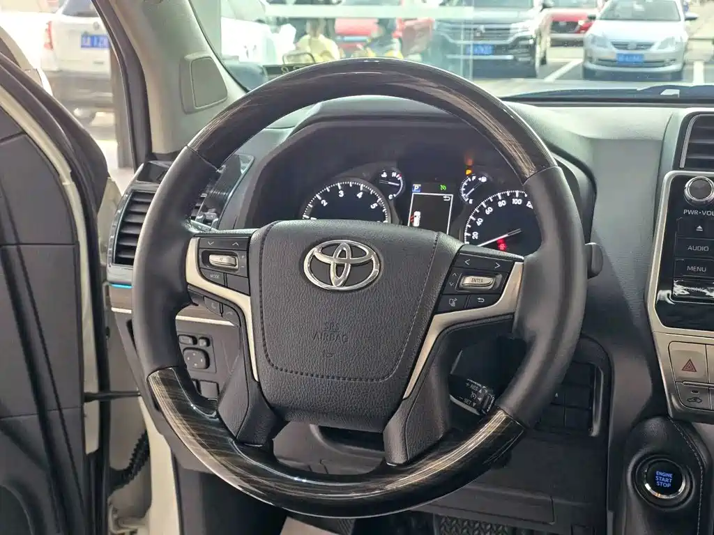TOYOTA PRADO