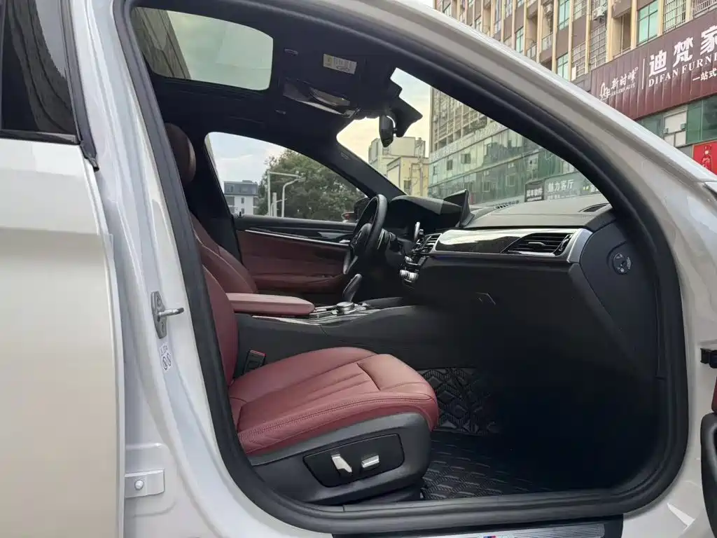 BMW 5 Series — миниатюра 5