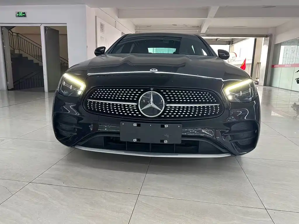 Mercedes-Benz E-Class — миниатюра 2